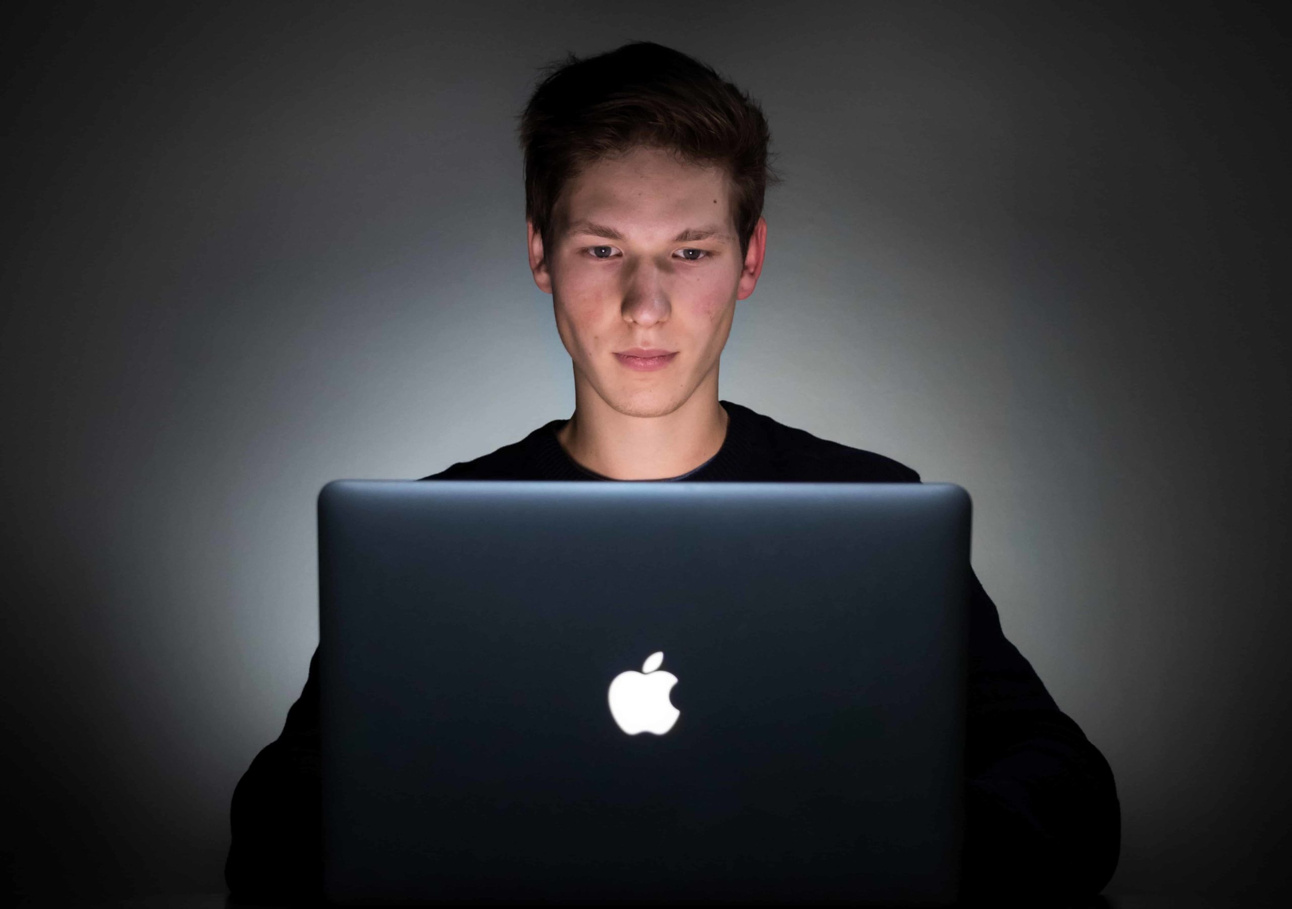 programador usando um imac