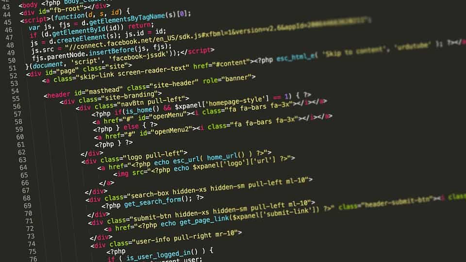 tela com códigos de programação