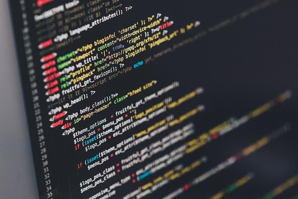 tela de computador com linguagem de programacao