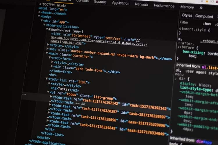 tela de computador com codigos de programacao