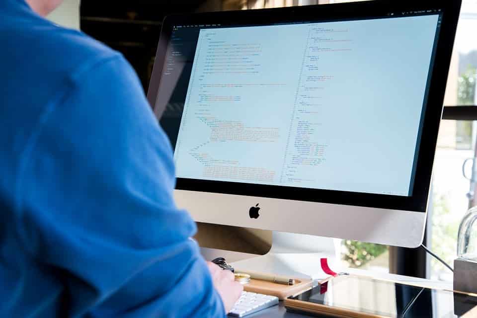 tela de computador com codigos de programacao