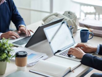 Trabalhando em plataforma de recrutamento online